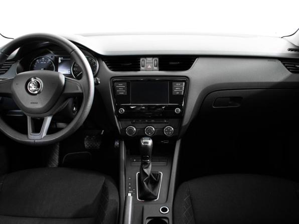 Skoda Octavia III (A7) Рестайлинг с пробегом 2018 года, цена 1 297 000 рублей, 207417 км, лифтбек, Автокод Объявления