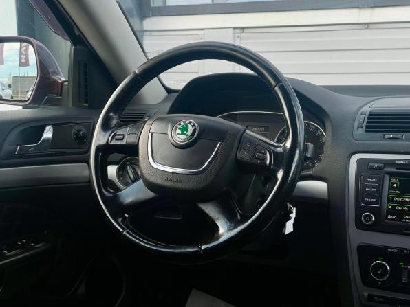 Skoda Octavia II (A5) Рестайлинг с пробегом 2012 года, цена 670 000 рублей, 297700 км, лифтбек, Автокод Объявления