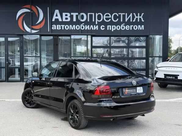 Volkswagen Polo V Рестайлинг с пробегом 2017 года, цена 1 050 000 рублей, 76215 км, седан, Автокод Объявления