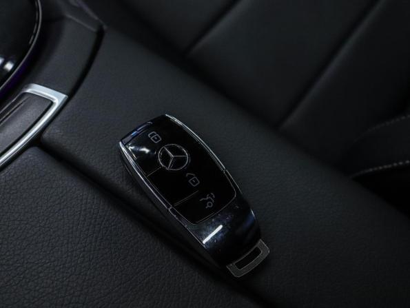 Mercedes-Benz E-Класс V (W213 S213 C238) Рестайлинг с пробегом 2021 года, цена 4 350 000 рублей, 52121 км, седан, Автокод Объявления