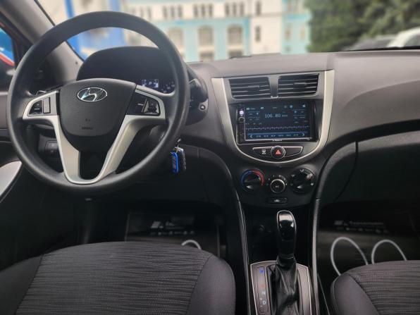 Hyundai Solaris I Рестайлинг с пробегом 2016 года, цена 1 090 000 рублей, 121000 км, седан, Автокод Объявления