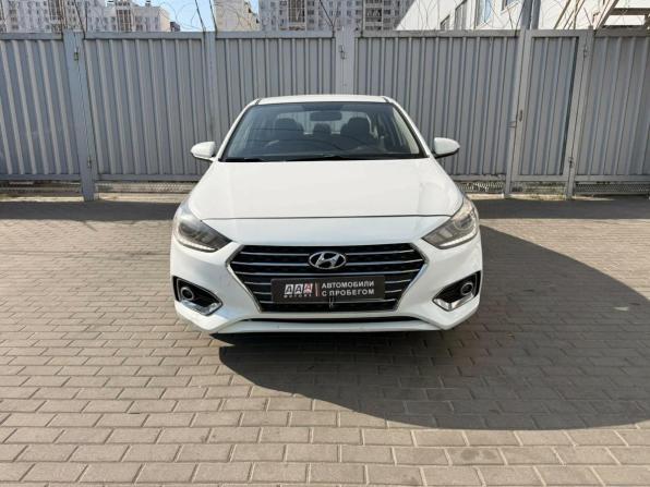 Hyundai Solaris II с пробегом 2017 года, цена 990 000 рублей, 372571 км, седан, Автокод Объявления