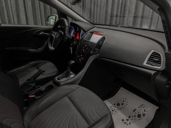 Opel Astra J Рестайлинг с пробегом 2014 года, цена 700 000 рублей, 150000 км, хэтчбек, Автокод Объявления