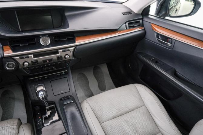 Lexus ES VII Рестайлинг с пробегом 2012 года, цена 1 649 000 рублей, 196000 км, седан, Автокод Объявления