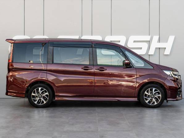 Honda Stepwgn V Рестайлинг с пробегом 2021 года, цена 2 650 000 рублей, 30645 км, минивэн, Автокод Объявления