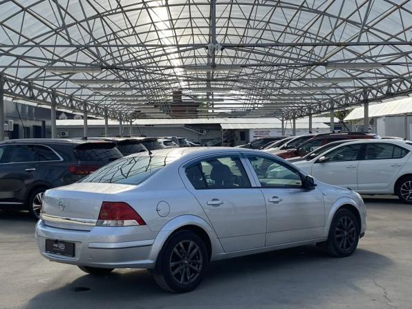 Opel Astra H Рестайлинг с пробегом 2012 года, цена 698 000 рублей, 77447 км, седан, Автокод Объявления