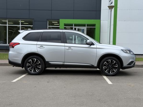 Mitsubishi Outlander III Рестайлинг 3 с пробегом 2022 года, цена 2 399 000 рублей, 130865 км, внедорожник, Автокод Объявления