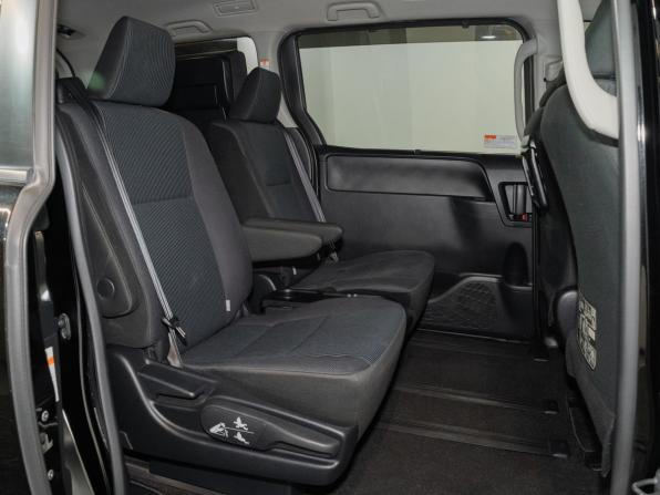 Toyota Noah III (R80) с пробегом 2017 года, цена 2 290 000 рублей, 101511 км, минивэн, Автокод Объявления