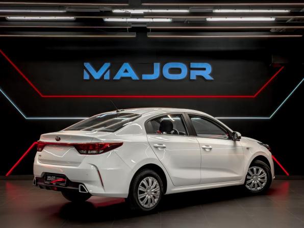 Kia Rio IV Рестайлинг с пробегом 2021 года, цена 1 390 000 рублей, 97751 км, седан, Автокод Объявления