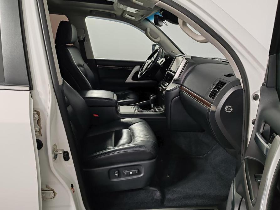 Toyota Land Cruiser 200 Series Рестайлинг 2 Москва  - изображение 19