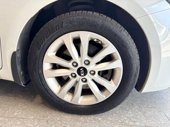 Kia Ceed II Рестайлинг с пробегом 2017 года, цена 1 365 000 рублей, 122742 км, универсал, Автокод Объявления