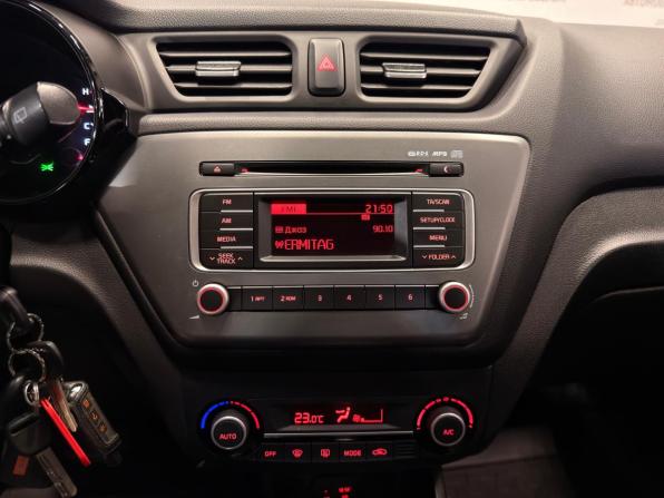 Kia Rio III Рестайлинг с пробегом 2017 года, цена 1 049 000 рублей, 113866 км, хэтчбек, Автокод Объявления