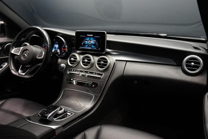 Mercedes-Benz C-Класс IV (W205) Рестайлинг с пробегом 2018 года, цена 2 640 000 рублей, 161202 км, седан, Автокод Объявления