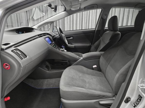 Toyota Prius III (XW30) с пробегом 2010 года, цена 899 000 рублей, 245000 км, лифтбек, Автокод Объявления