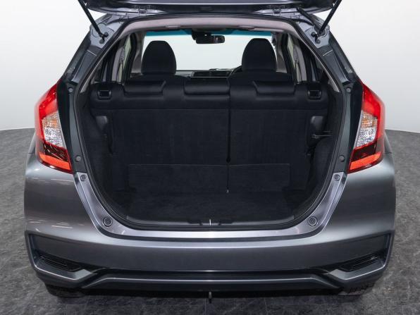 Honda Fit III Рестайлинг с пробегом 2018 года, цена 1 033 000 рублей, 162319 км, хэтчбек, Автокод Объявления