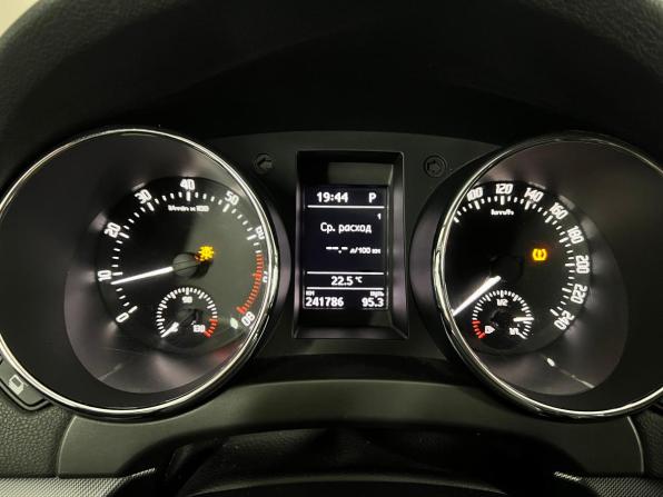 Skoda Yeti I Рестайлинг с пробегом 2015 года, цена 1 140 000 рублей, 241785 км, внедорожник, Автокод Объявления