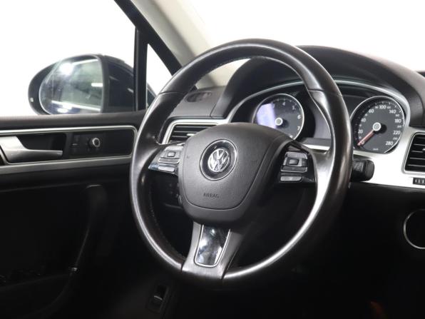 Volkswagen Touareg II Рестайлинг с пробегом 2017 года, цена 3 499 000 рублей, 128135 км, внедорожник, Автокод Объявления