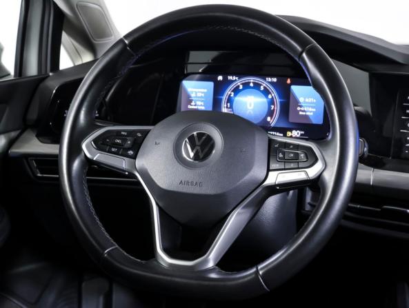 Volkswagen Golf VIII с пробегом 2021 года, цена 2 590 000 рублей, 57258 км, хэтчбек, Автокод Объявления