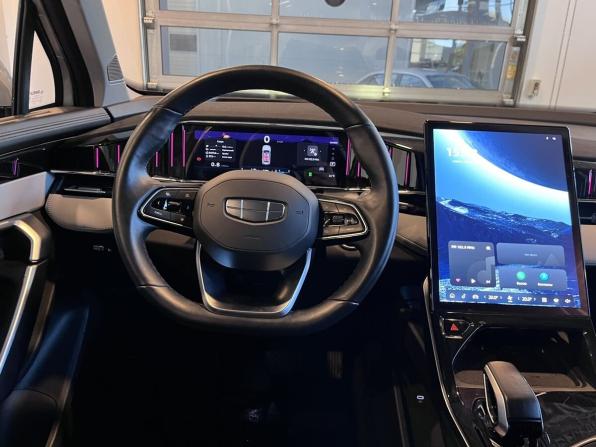 Geely Atlas II с пробегом 2023 года, цена 2 740 000 рублей, 30753 км, внедорожник, Автокод Объявления