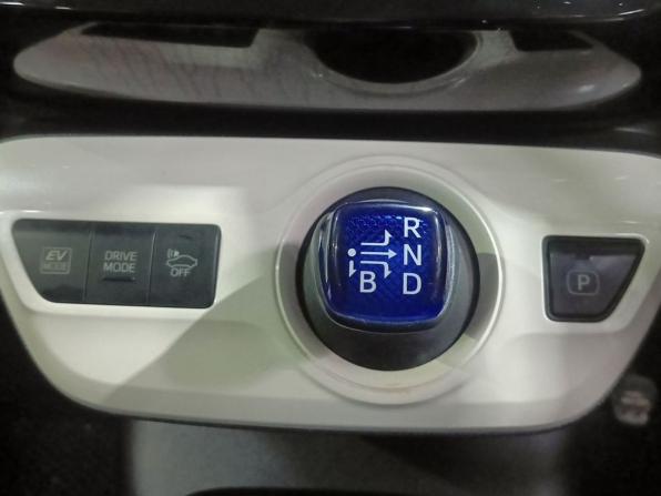 Toyota Prius IV (XW50) с пробегом 2018 года, цена 1 235 000 рублей, 265393 км, лифтбек, Автокод Объявления