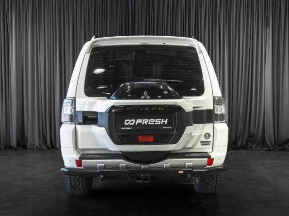 Mitsubishi Pajero IV Рестайлинг 2 с пробегом 2017 года, цена 2 899 000 рублей, 103932 км, внедорожник, Автокод Объявления