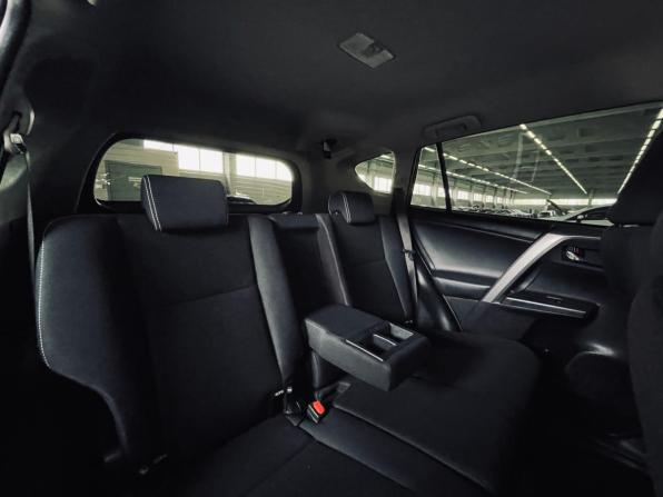 Toyota RAV4 IV (XA40) Рестайлинг с пробегом 2017 года, цена 2 350 000 рублей, 130570 км, внедорожник, Автокод Объявления