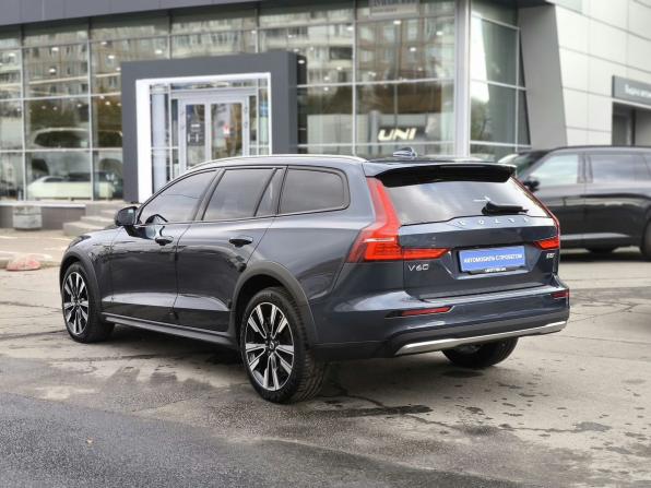 Volvo V60 Cross Country II с пробегом 2023 года, цена 6 250 000 рублей, 39628 км, универсал, Автокод Объявления
