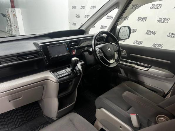 Honda Stepwgn V с пробегом 2016 года, цена 1 515 000 рублей, 181000 км, минивэн, Автокод Объявления