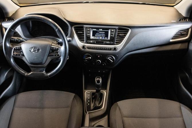Hyundai Solaris II с пробегом 2017 года, цена 999 000 рублей, 238831 км, седан, Автокод Объявления