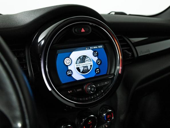Mini Hatch III (F55/F56) Рестайлинг с пробегом 2021 года, цена 2 289 000 рублей, 70244 км, хэтчбек, Автокод Объявления