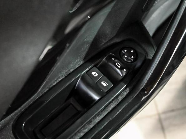 Peugeot 208 I с пробегом 2013 года, цена 700 000 рублей, 77641 км, хэтчбек, Автокод Объявления