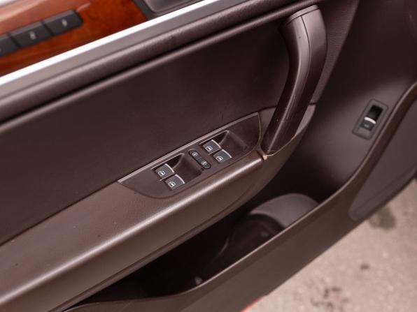 Volkswagen Touareg II с пробегом 2012 года, цена 1 700 000 рублей, 293877 км, внедорожник, Автокод Объявления