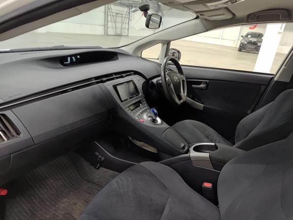 Toyota Prius III Рестайлинг (XW30) с пробегом 2015 года, цена 1 280 000 рублей, 114561 км, лифтбек, Автокод Объявления