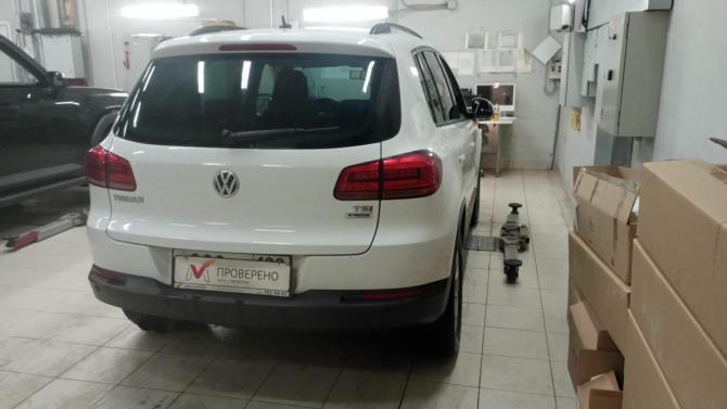 Volkswagen Tiguan I Рестайлинг с пробегом 2015 года, цена 875 000 рублей, 304649 км, внедорожник, Автокод Объявления