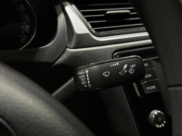 Skoda Rapid I с пробегом 2015 года, цена 969 000 рублей, 170348 км, лифтбек, Автокод Объявления