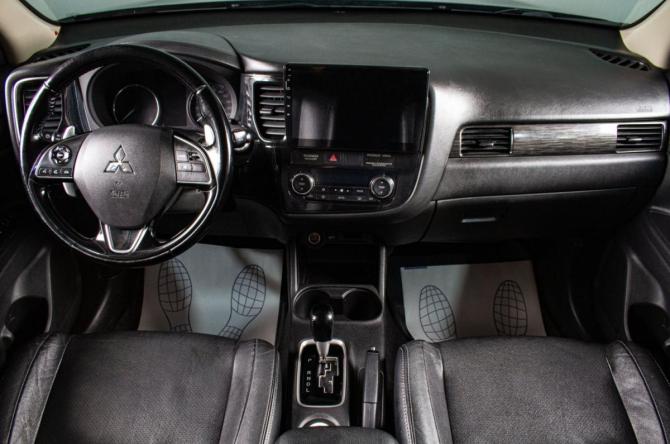 Mitsubishi Outlander III Рестайлинг с пробегом 2015 года, цена 2 129 000 рублей, 198000 км, внедорожник, Автокод Объявления