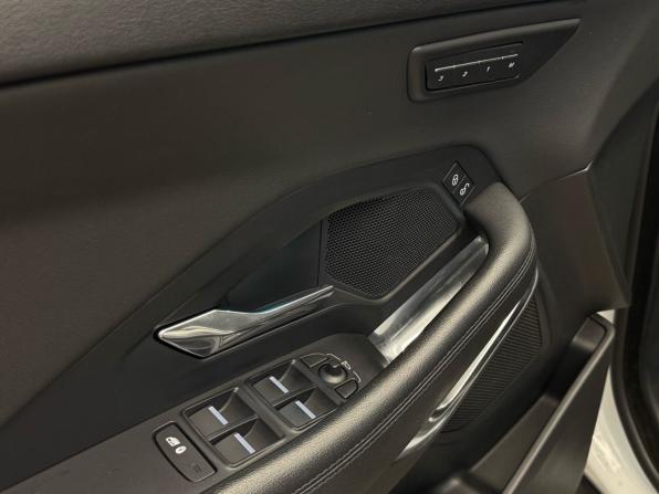 Jaguar E-Pace I с пробегом 2018 года, цена 2 889 999 рублей, 116000 км, внедорожник, Автокод Объявления