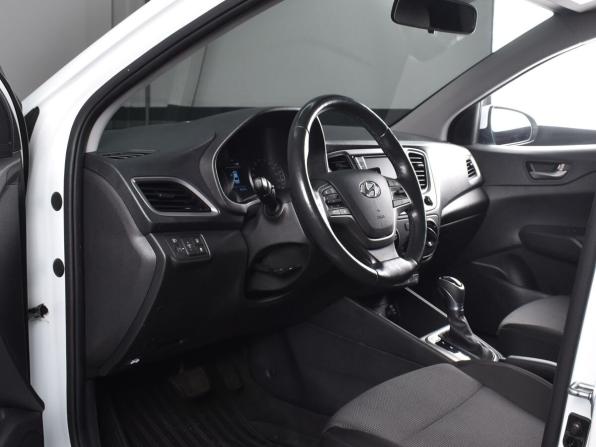 Hyundai Solaris II с пробегом 2018 года, цена 1 399 999 рублей, 52106 км, седан, Автокод Объявления