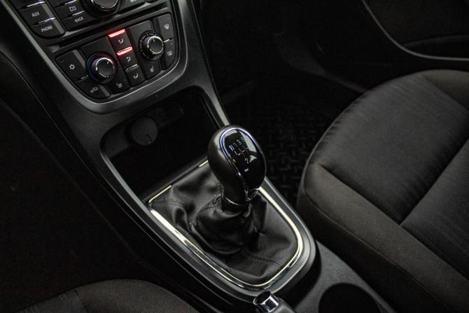 Opel Astra J Рестайлинг с пробегом 2013 года, цена 769 000 рублей, 135441 км, хэтчбек, Автокод Объявления