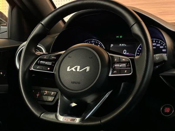 Kia Cerato IV Рестайлинг с пробегом 2022 года, цена 2 899 999 рублей, 35952 км, седан, Автокод Объявления
