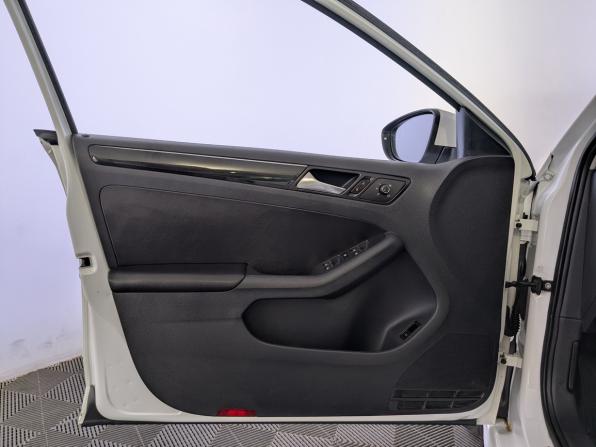 Volkswagen Jetta VI Рестайлинг с пробегом 2017 года, цена 1 350 000 рублей, 154010 км, седан, Автокод Объявления