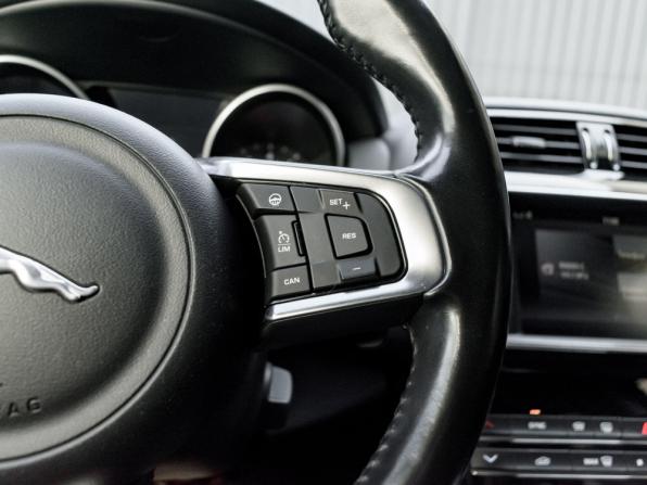 Jaguar F-Pace I с пробегом 2017 года, цена 2 950 000 рублей, 142797 км, внедорожник, Автокод Объявления