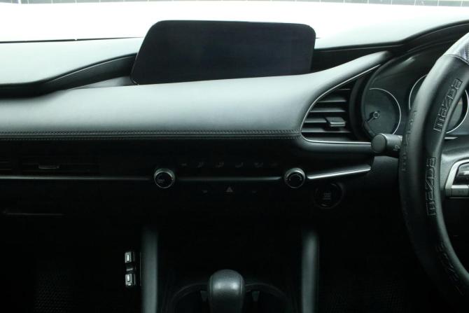 Mazda 3 IV (BP) с пробегом 2021 года, цена 1 395 000 рублей, 132156 км, хэтчбек, Автокод Объявления