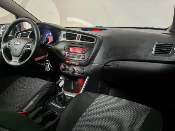 Kia Ceed II с пробегом 2015 года, цена 885 000 рублей, 255295 км, универсал, Автокод Объявления