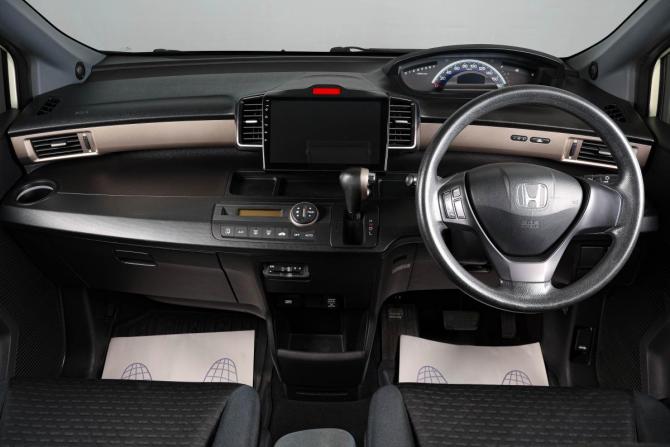 Honda Freed I с пробегом 2010 года, цена 879 000 рублей, 300000 км, компактвэн, Автокод Объявления