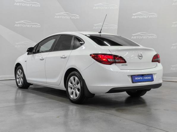 Opel Astra J Рестайлинг с пробегом 2014 года, цена 1 100 000 рублей, 198000 км, седан, Автокод Объявления