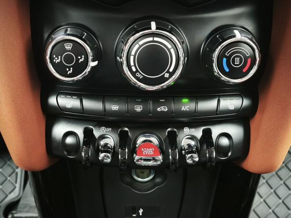 Mini Hatch III (F55/F56) Рестайлинг с пробегом 2020 года, цена 2 294 000 рублей, 54726 км, хэтчбек, Автокод Объявления