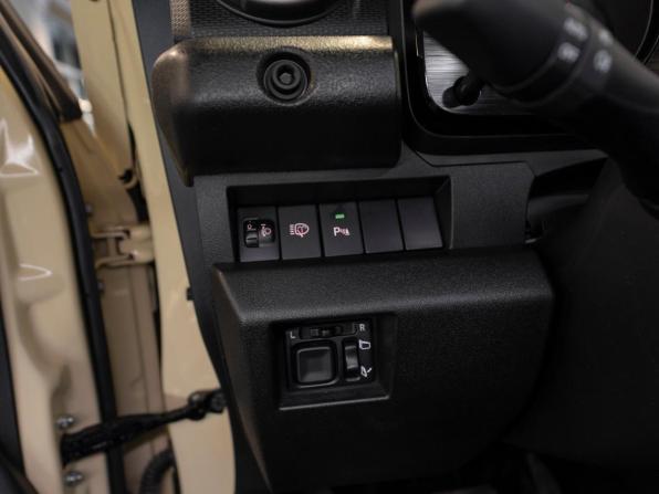 Suzuki Jimny IV с пробегом 2025 года, цена 4 200 000 рублей, 31 км, внедорожник, Автокод Объявления