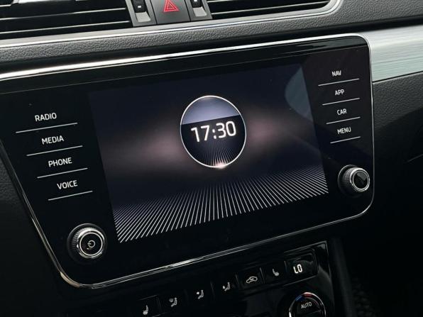 Skoda Superb III Рестайлинг с пробегом 2021 года, цена 2 099 000 рублей, 139031 км, лифтбек, Автокод Объявления