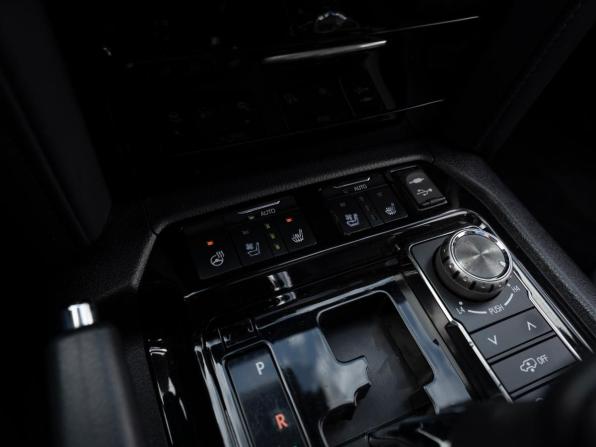 Toyota Land Cruiser 200 Series Рестайлинг 2 с пробегом 2017 года, цена 5 800 000 рублей, 197309 км, внедорожник, Автокод Объявления